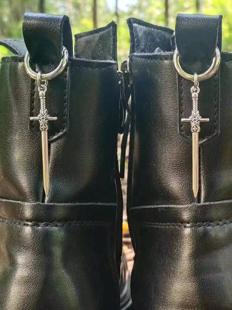 ROMWE 2pcs/Set Gothic Sword Pendant Shoe Decor, Unisex, Halloween